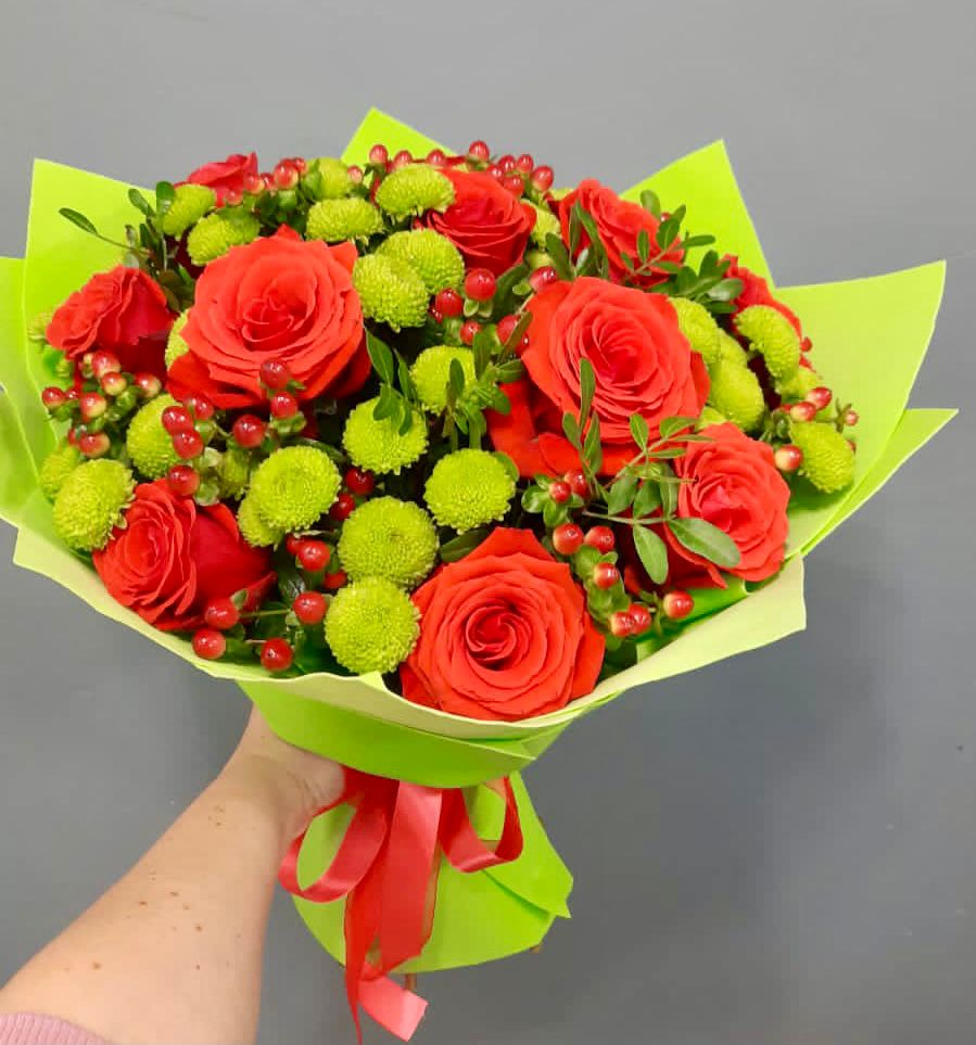 Букет цветов из: Хризантемы и Розы в Девице