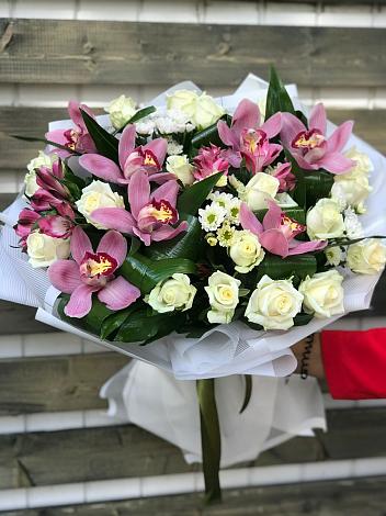 Букет цветов из: Розы и Хризантемы в Девице