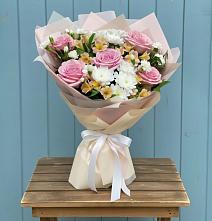 Букет цветов из:  Гвоздики, Орхидеи и Розы в Девице