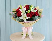 Букет цветов из:  Лилии и Розы в Девице