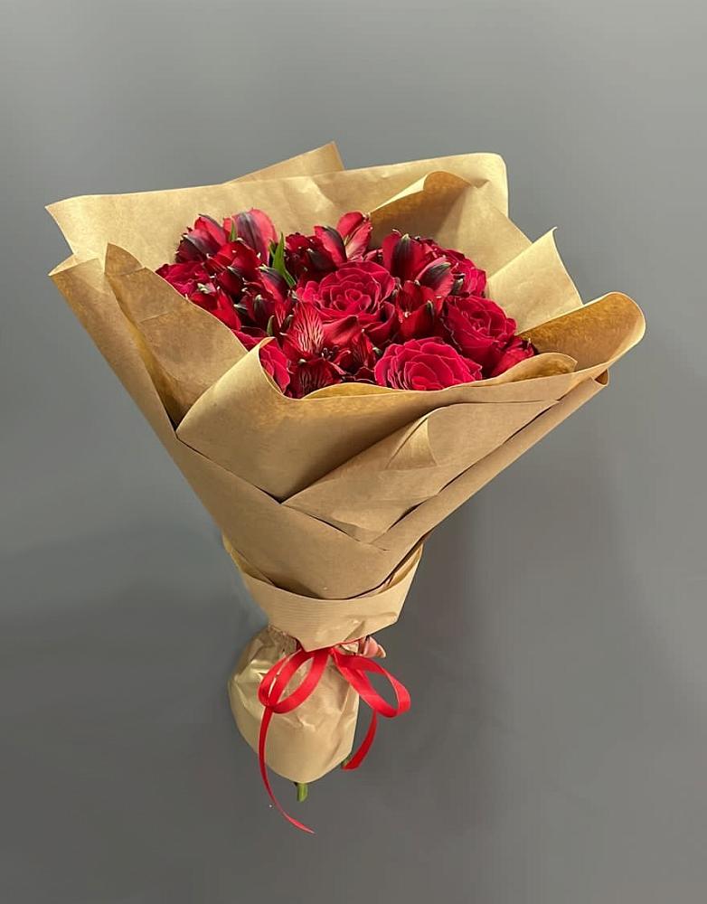 Букет цветов из: Альстромерии и Розы в Девице