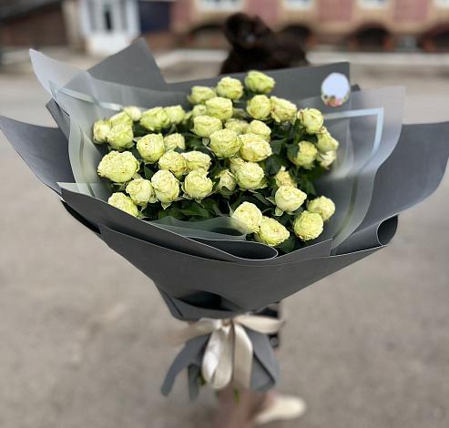 Букет Белые кустовые розы Солинеро в Девице