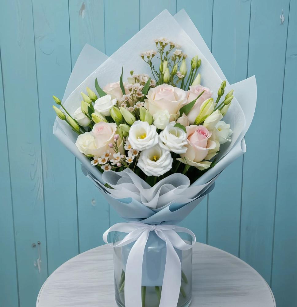 Букет цветов из: Розы и Лизиантусы в Девице