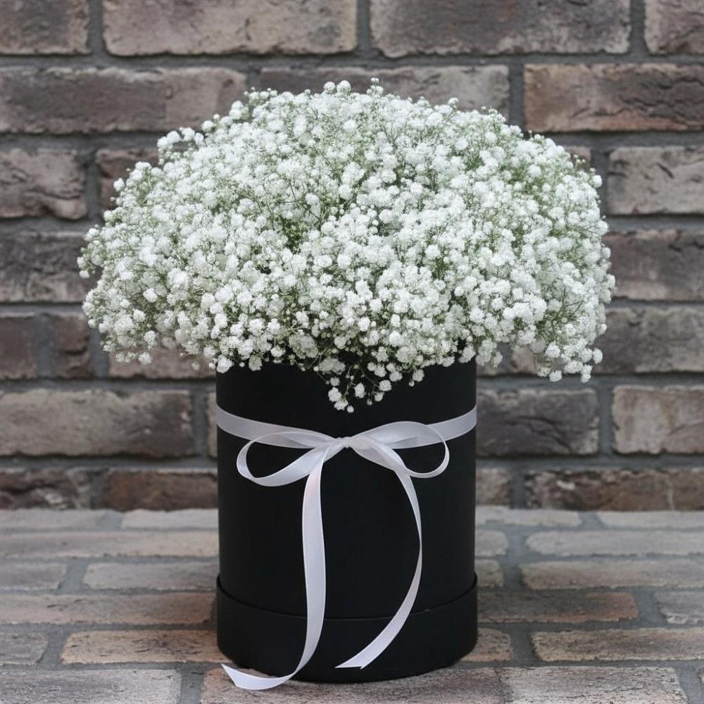 Цветочная композиция из Гипсофила в шляпной коробке в Девице