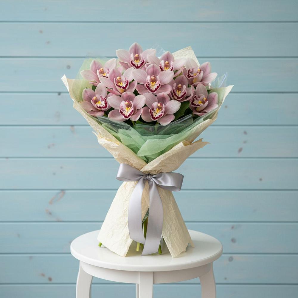 Букет цветов из: Орхидеи и Розы в Девице