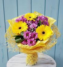 Букет цветов из:  Хризантемы и Герберы в Девице