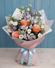 Букет цветов из:  Лизиантусы, Розы, Альстромерии и Гипсофила в Девице