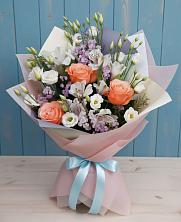 Букет цветов из:  Лизиантусы, Розы, Альстромерии и Гипсофила в Девице
