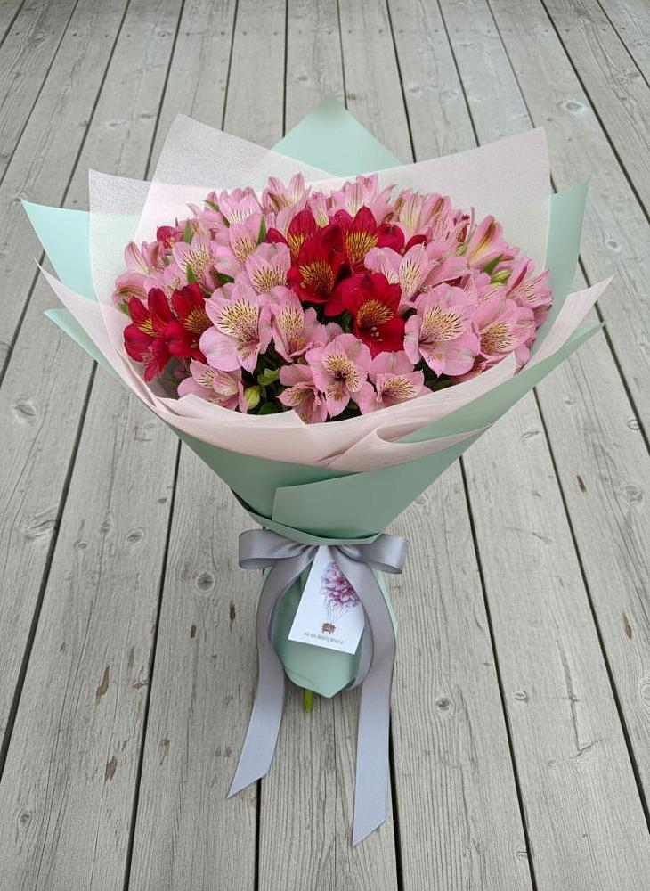 Букет цветов из: Альстромерии в Девице
