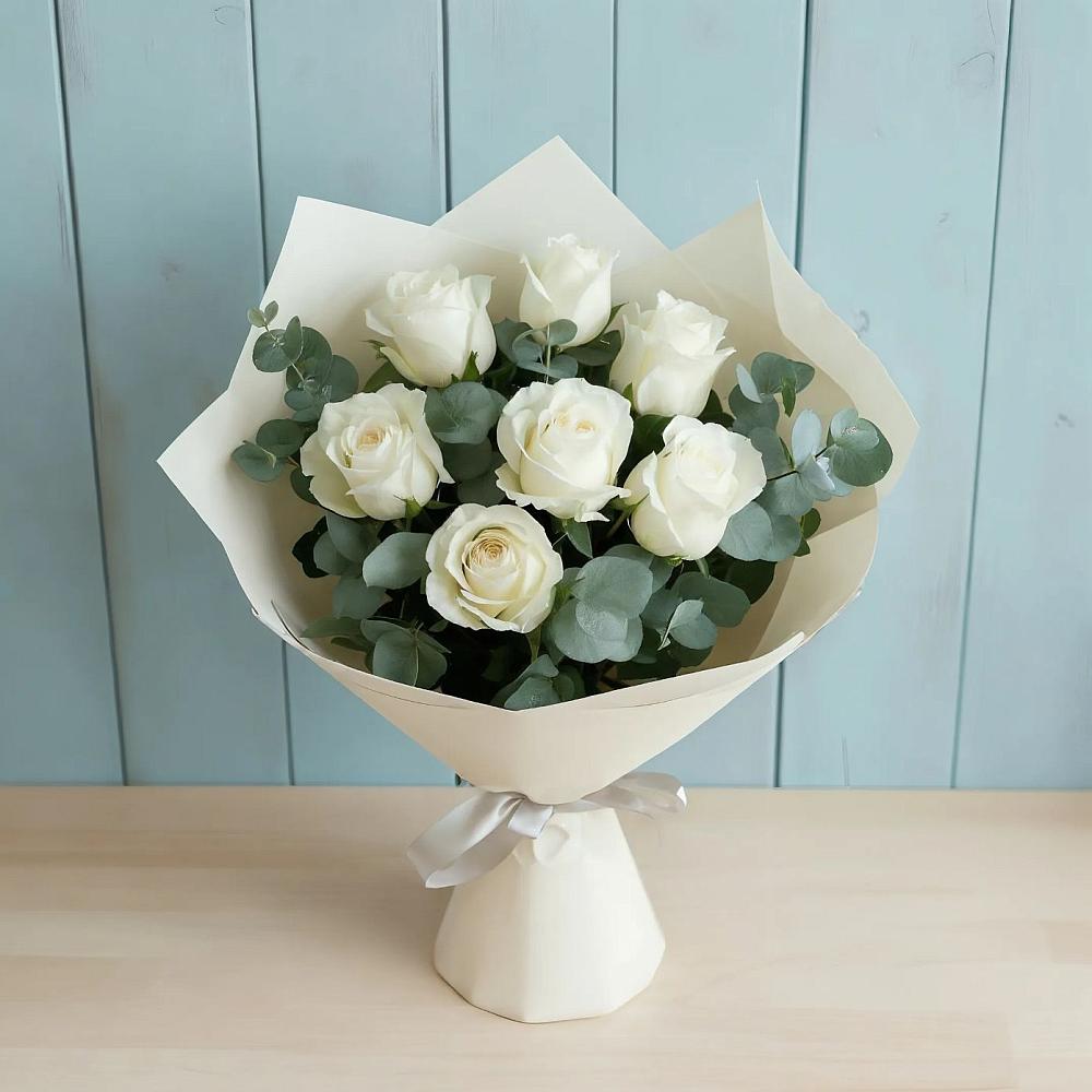 Букет Белые розы в Эвкалипте в Девице
