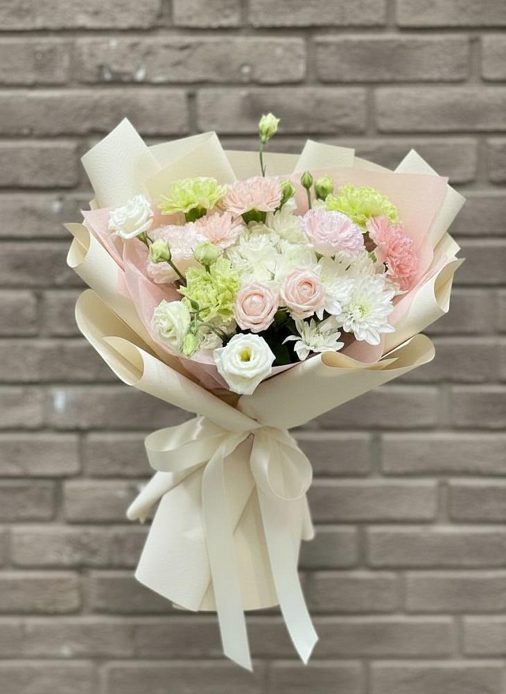 Букет цветов из: Гвоздики, Розы, Лизиантусы и Хризантемы в Девице