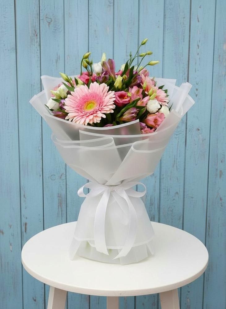 Букет цветов из: Герберы, Альстромерии и Лизиантусы в Девице