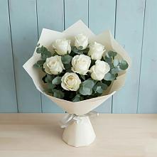 Букет Белые розы в Эвкалипте в Девице