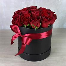 Цветочная композиция из Розы в шляпной коробке в Девице