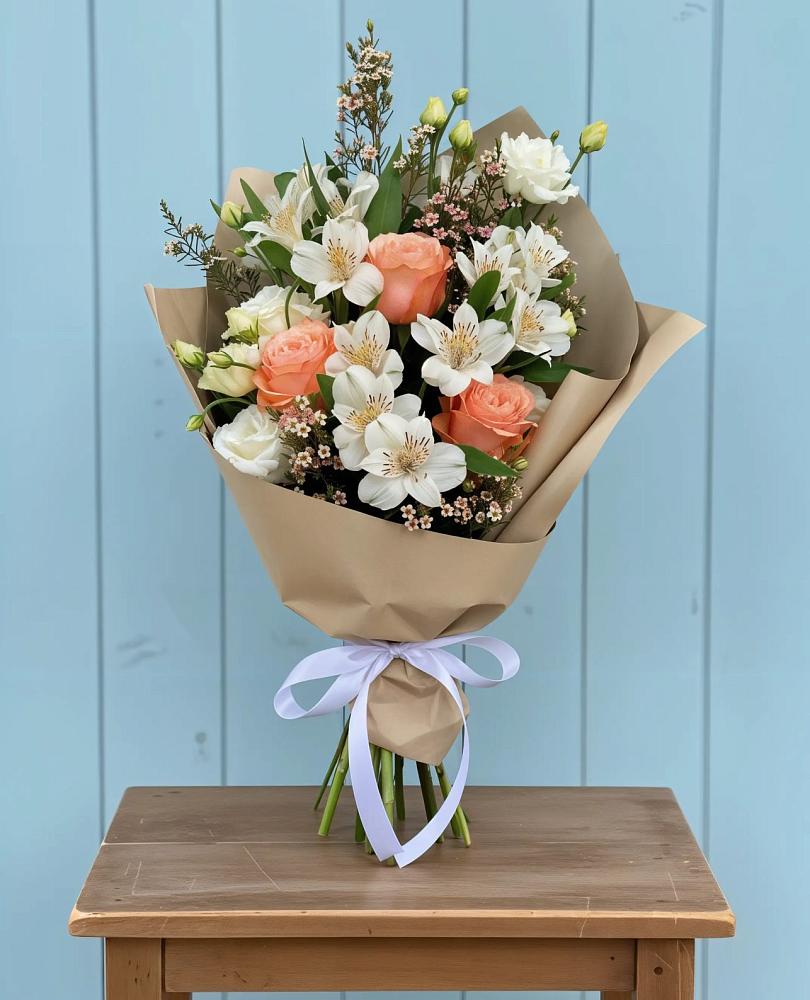 Букет цветов из: Альстромерии, Лизиантусы, Розы и Хризантемы в Девице